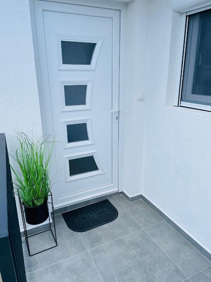 Muki Apartments Surčin Extérieur photo
